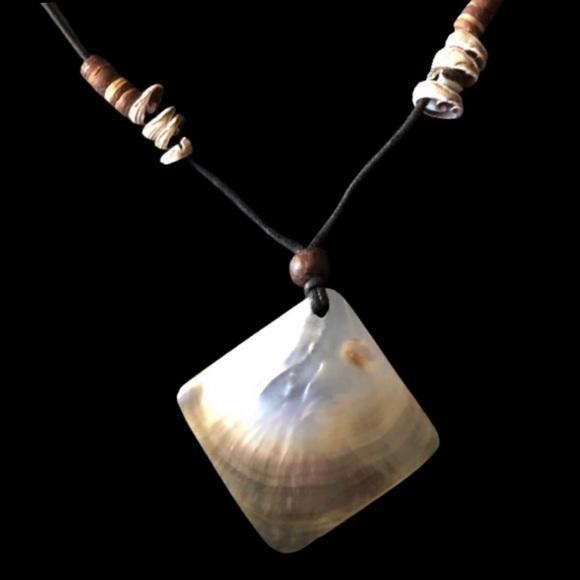 NEW 24” Natural Mother of Pearl w/Coconut & Natural Beads Necklace - Picture 3 of 3